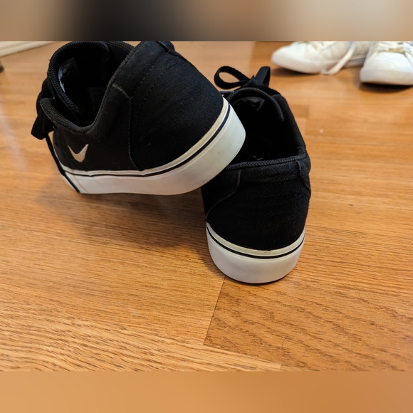 Nike, shoes for men, Size 9.5 - Picture 4 of 7